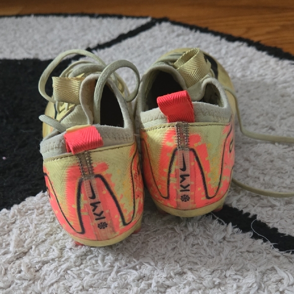 Nike Kids Yellow and Black Sneakers - Picture 3 of 4